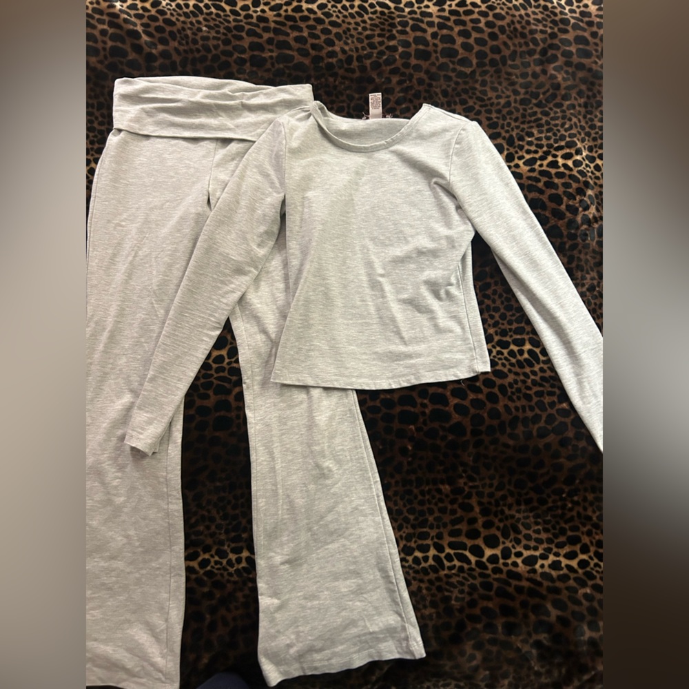 Zara Light Gray Long Sleeve Women's Pajama Set